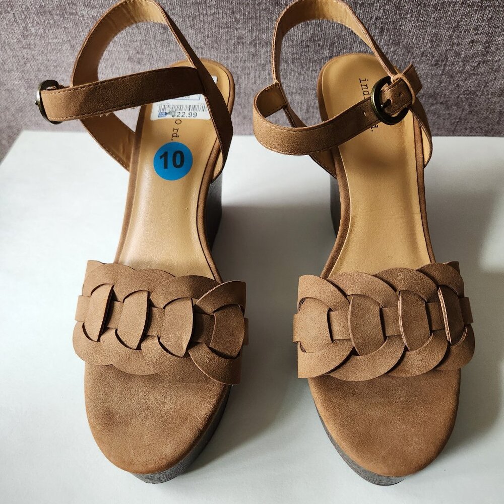 Tan wedges